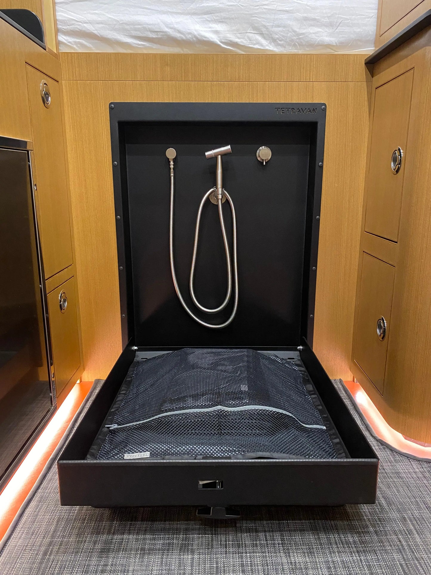 Tetravan Folding Shower 2.1 with Magnetic Curtain GoCode