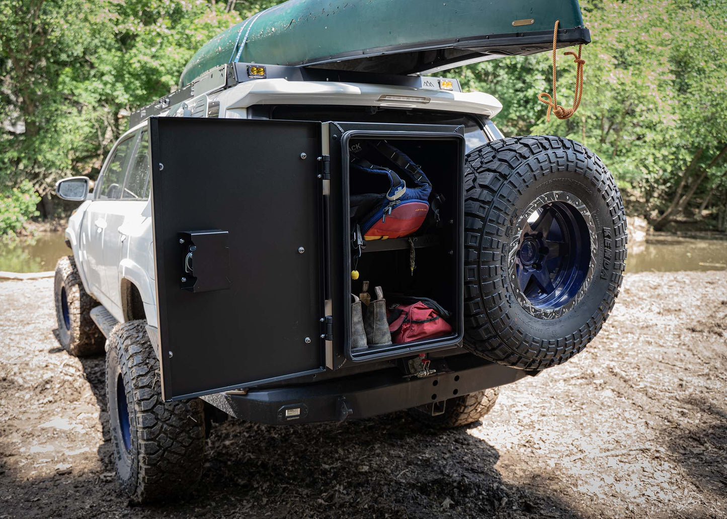 Universal Overland Storage Box (19x28x15)
