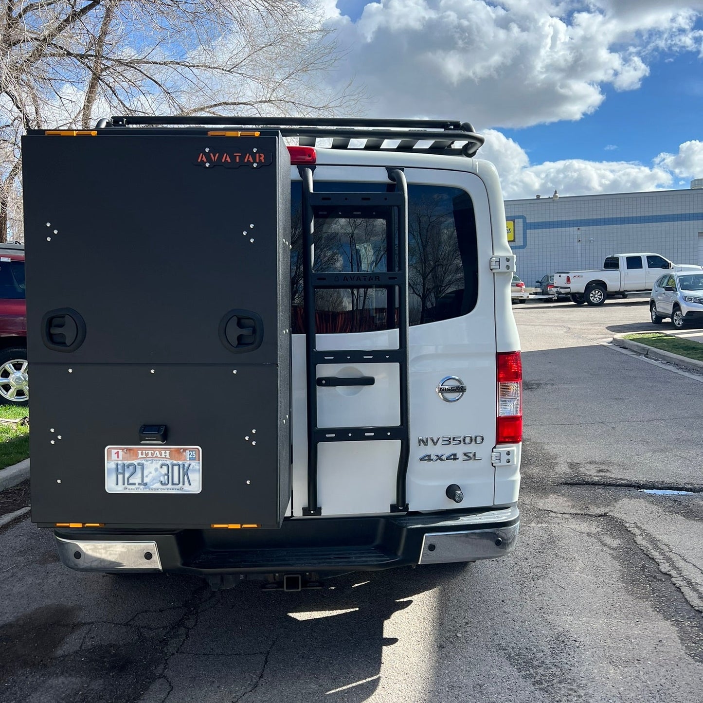 NV3500 Rear Ladder