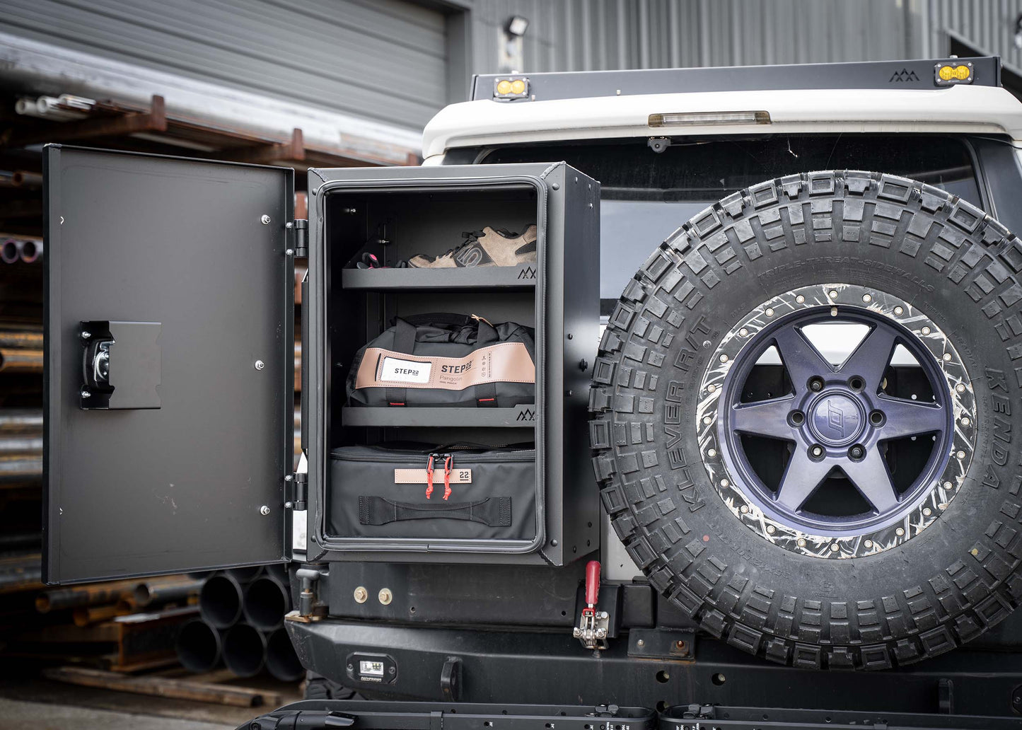 Universal Overland Storage Box (19x28x15)
